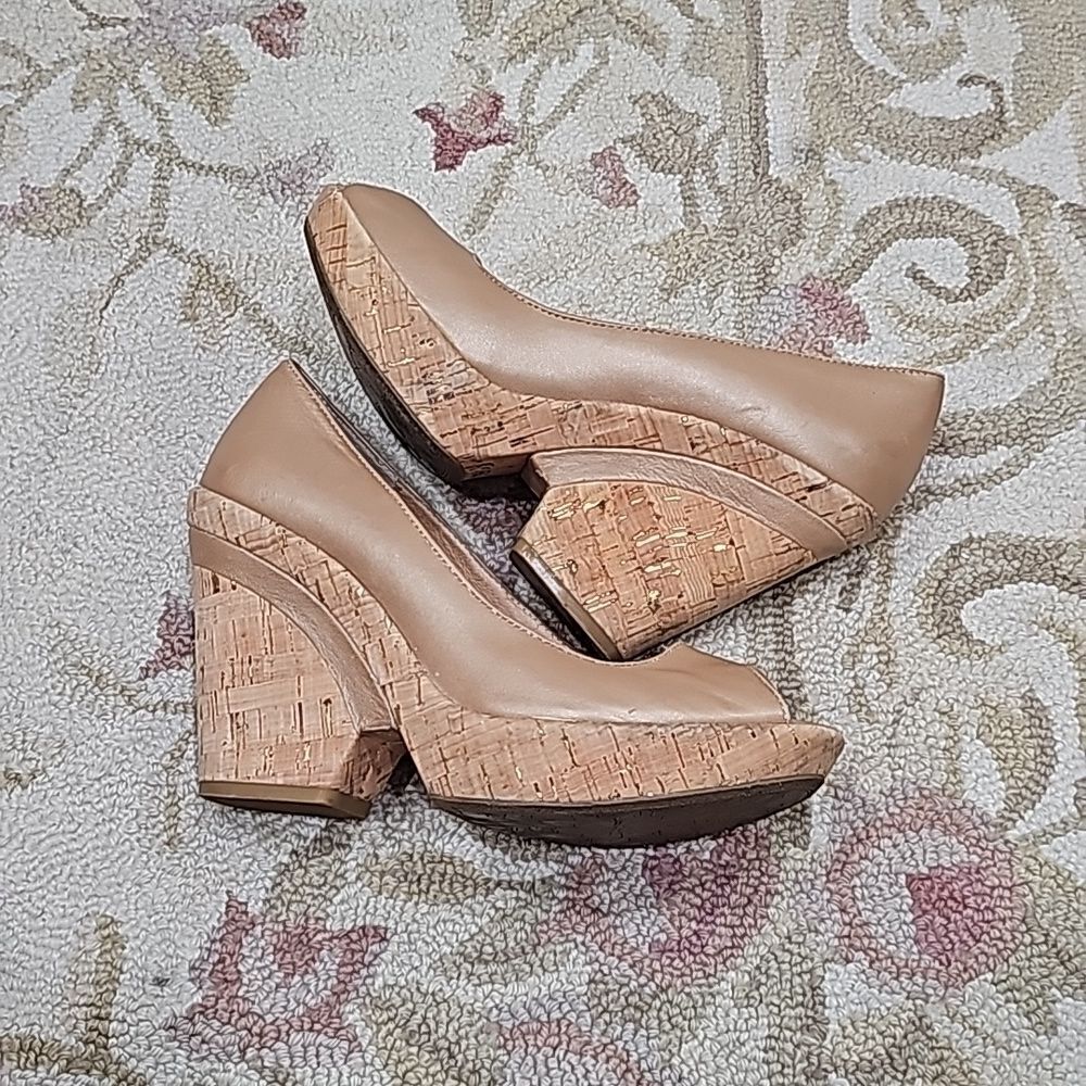 Sofft cork heel l,‎ peep toe shoes size 8